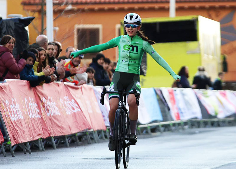 Ana Lospitao (Electromercantil-GR100) gana con autoridad en Noja y se enfunda el jersey de líder de la Copa de España de Féminas Cadete