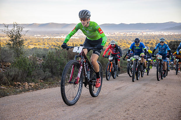 MARÍA REYES MURILLO (EXTREMADURA-ECOPILAS) SE LLEVA SU PESO EN MIEL DE FUENLABRADA DE LOS MONTES