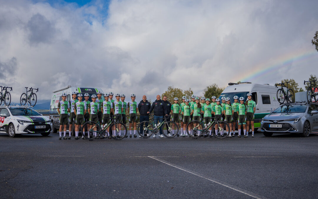 “Estamos en un momento inmejorable”: el Electromercantil-GR100 juvenil ya suma la general de cinco vueltas por etapas esta temporada